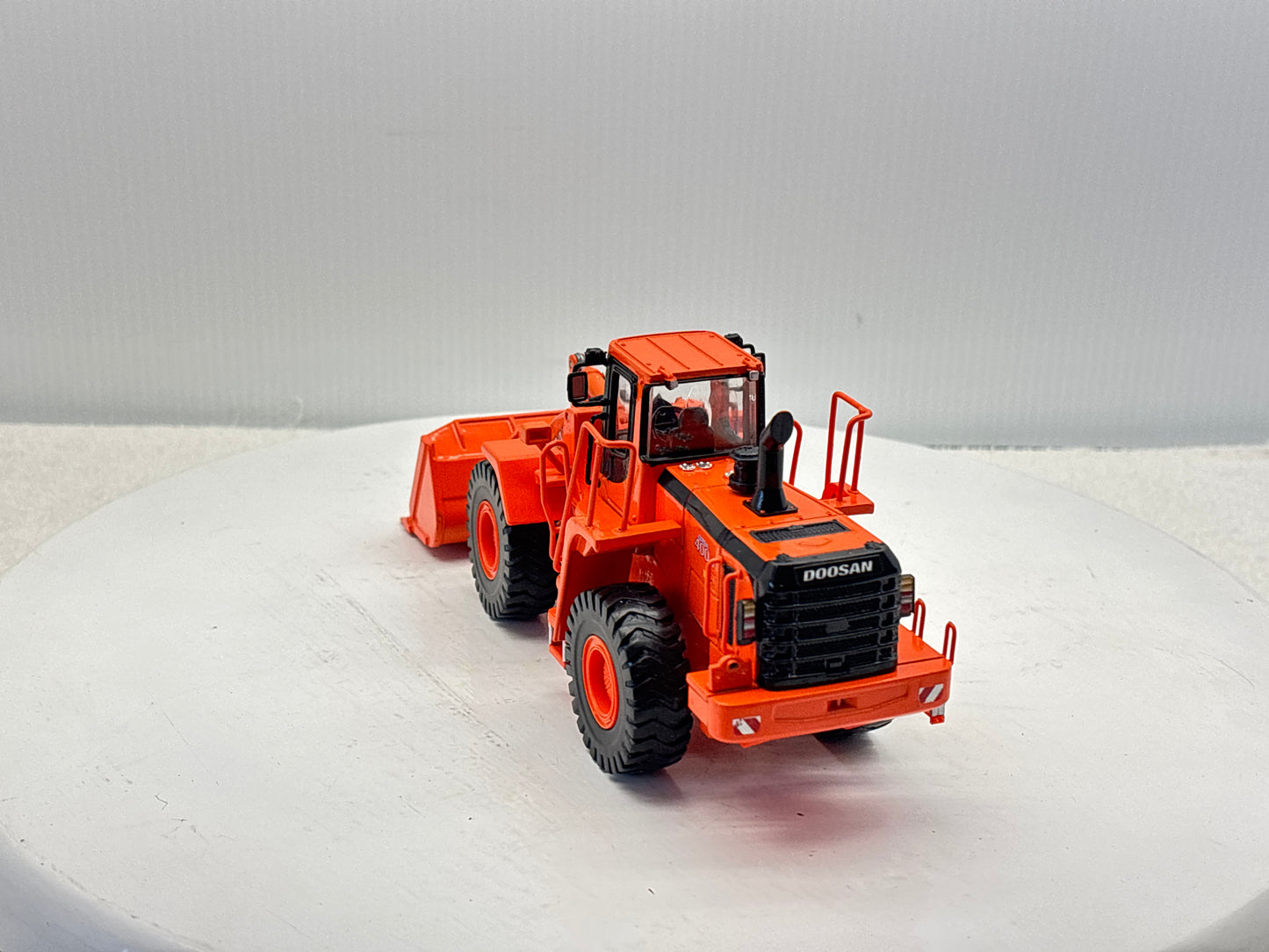 1/40 Doosan 400V Wheel Loader