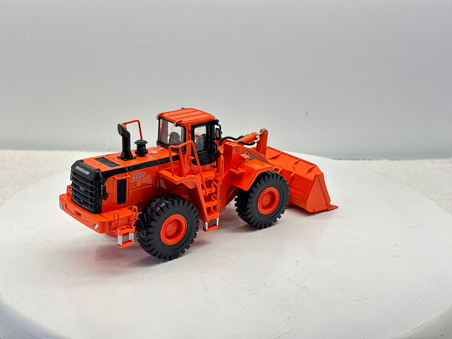 1/40 Doosan 400V Wheel Loader