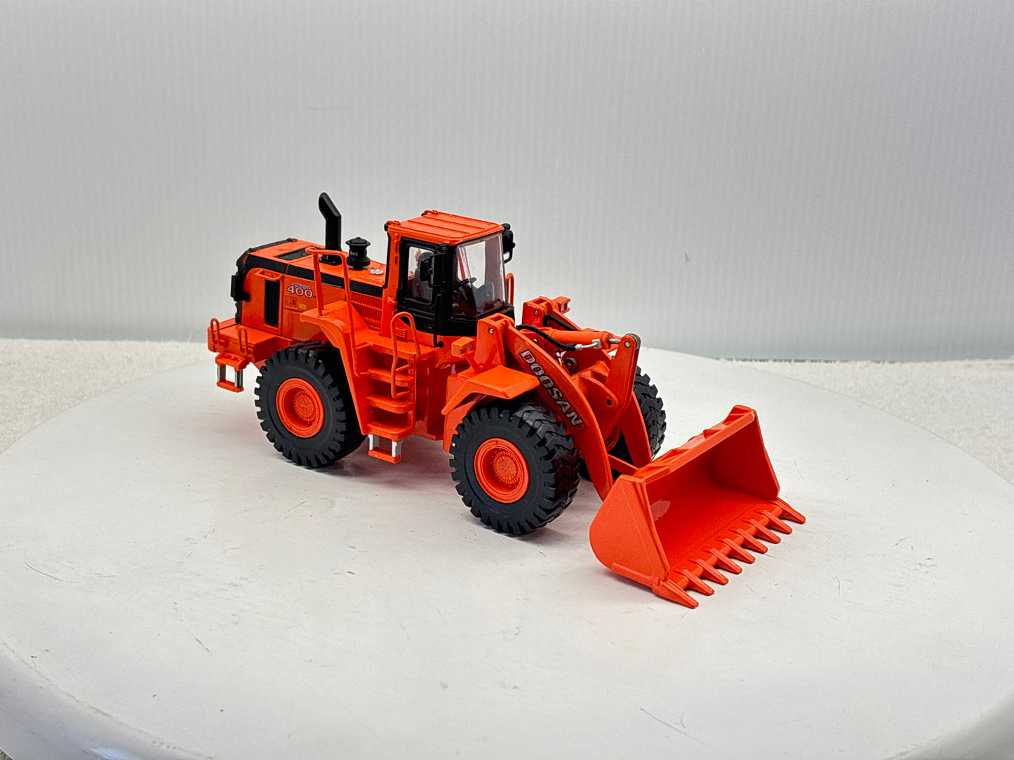 1/40 Doosan 400V Wheel Loader