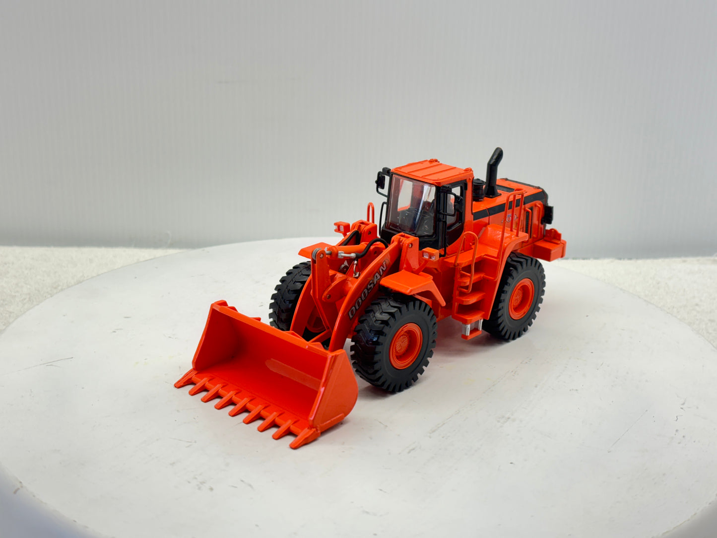 1/40 Doosan 400V Wheel Loader