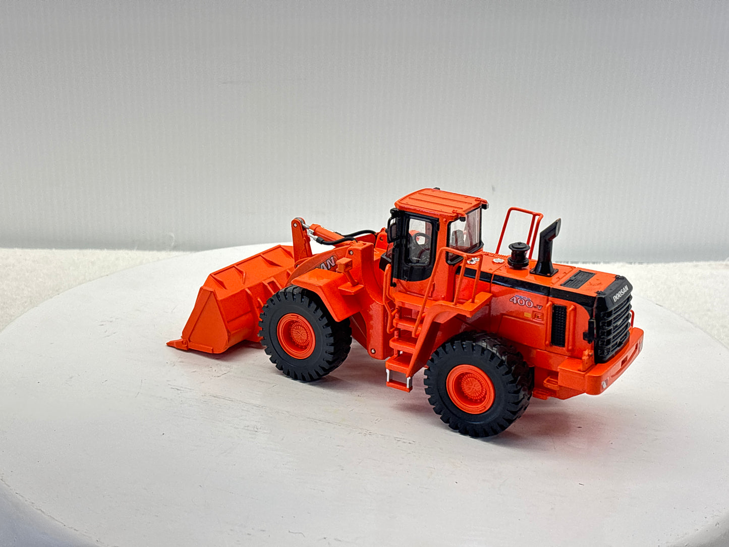 1/40 Doosan 400V Wheel Loader