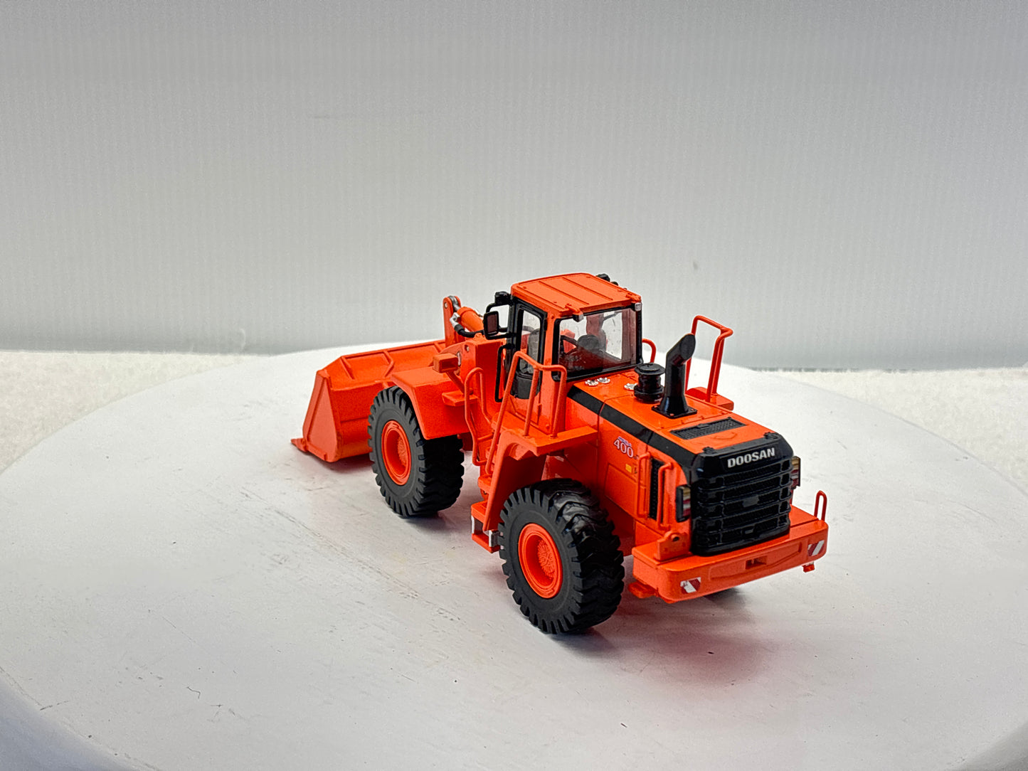 1/40 Doosan 400V Wheel Loader