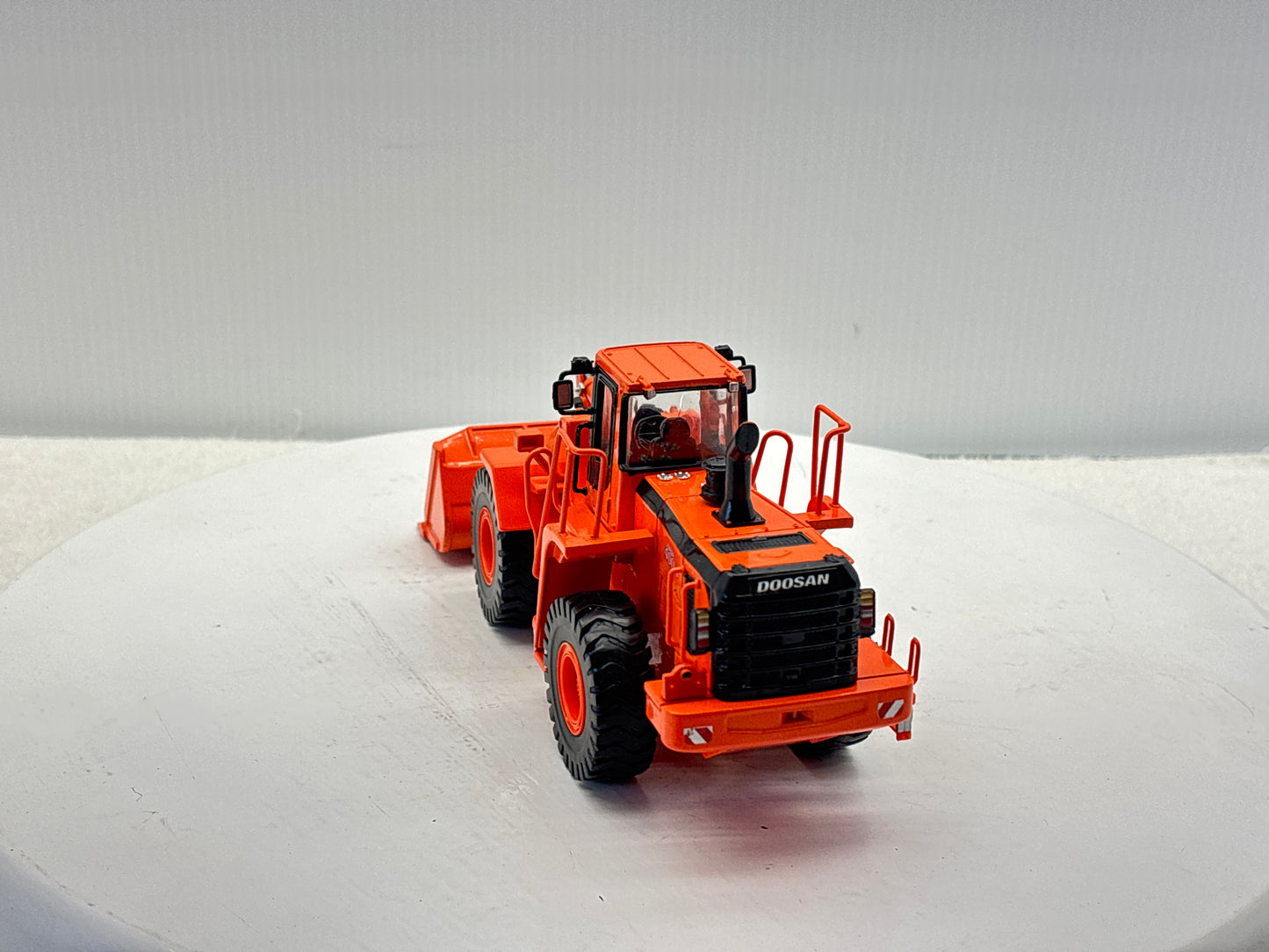 1/40 Doosan 400V Wheel Loader