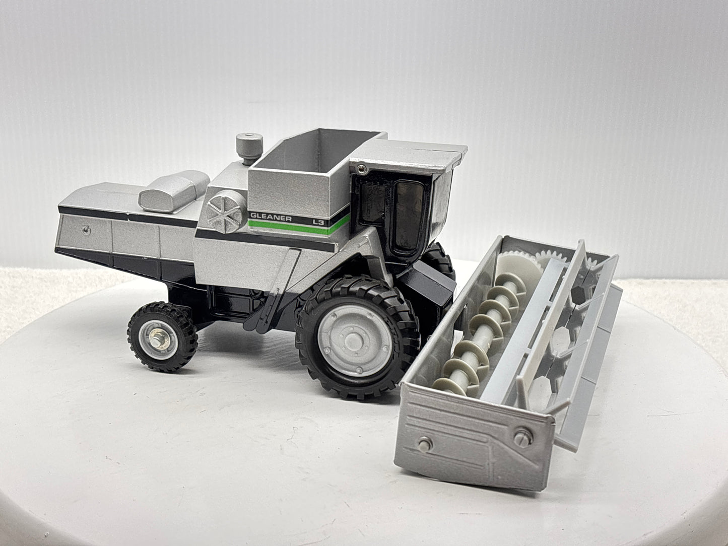 1/32 Duetz-Allis Gleaner L3 Green Stripe