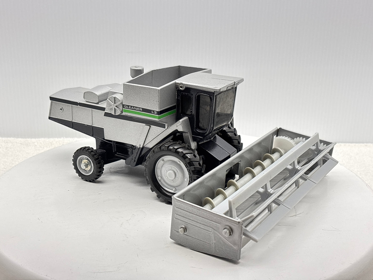 1/32 Duetz-Allis Gleaner L3 Green Stripe