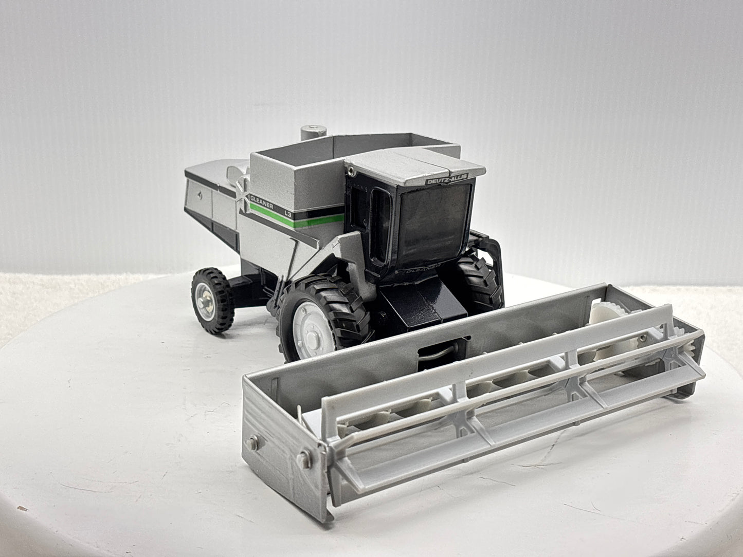 1/32 Duetz-Allis Gleaner L3 Green Stripe