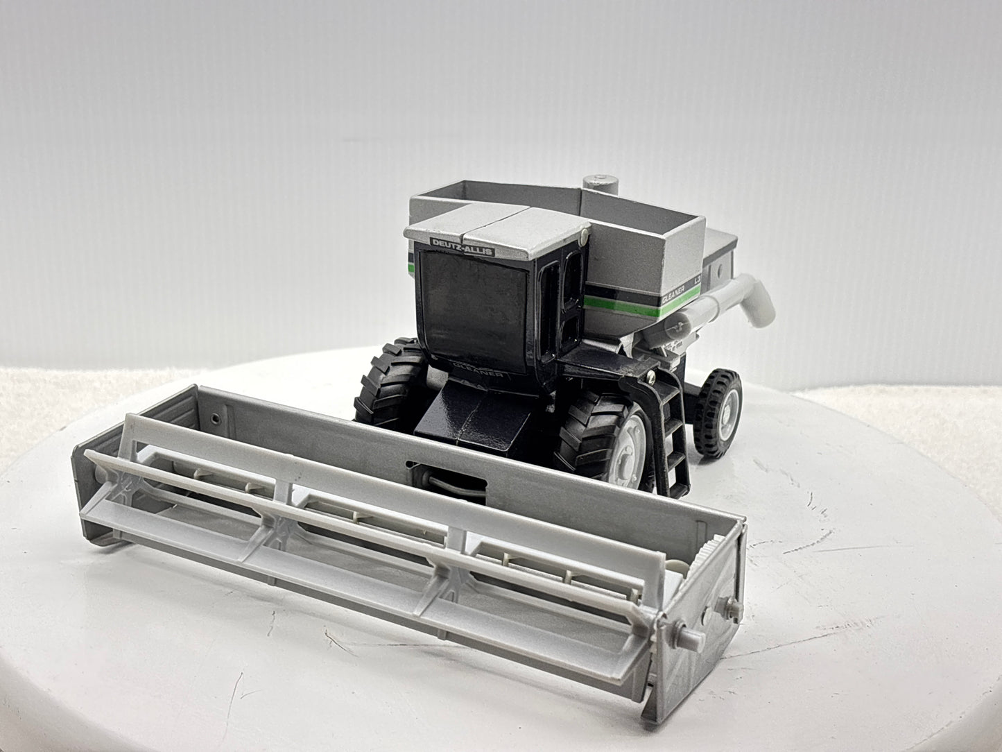 1/32 Duetz-Allis Gleaner L3 Green Stripe