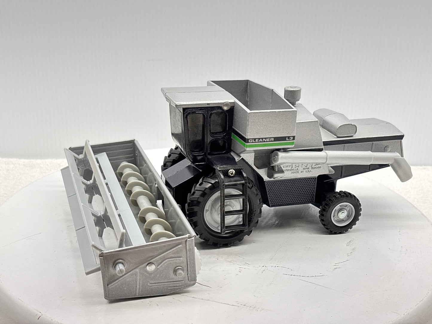 1/32 Duetz-Allis Gleaner L3 Green Stripe