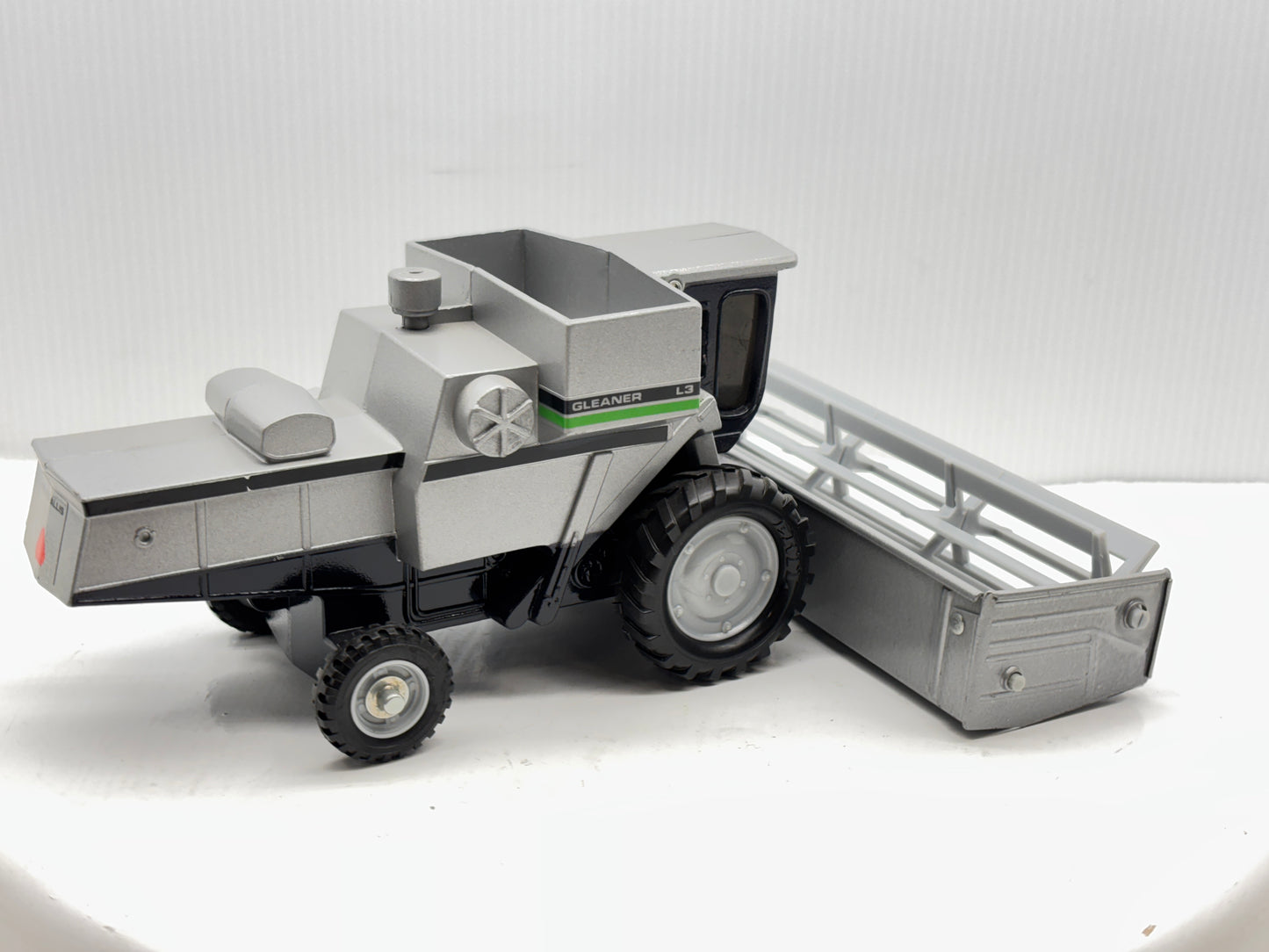 1/32 Duetz-Allis Gleaner L3 Green Stripe