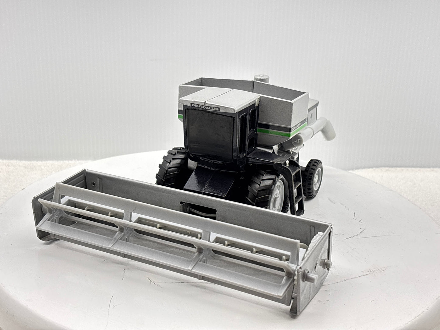 1/32 Duetz-Allis Gleaner L3 Green Stripe