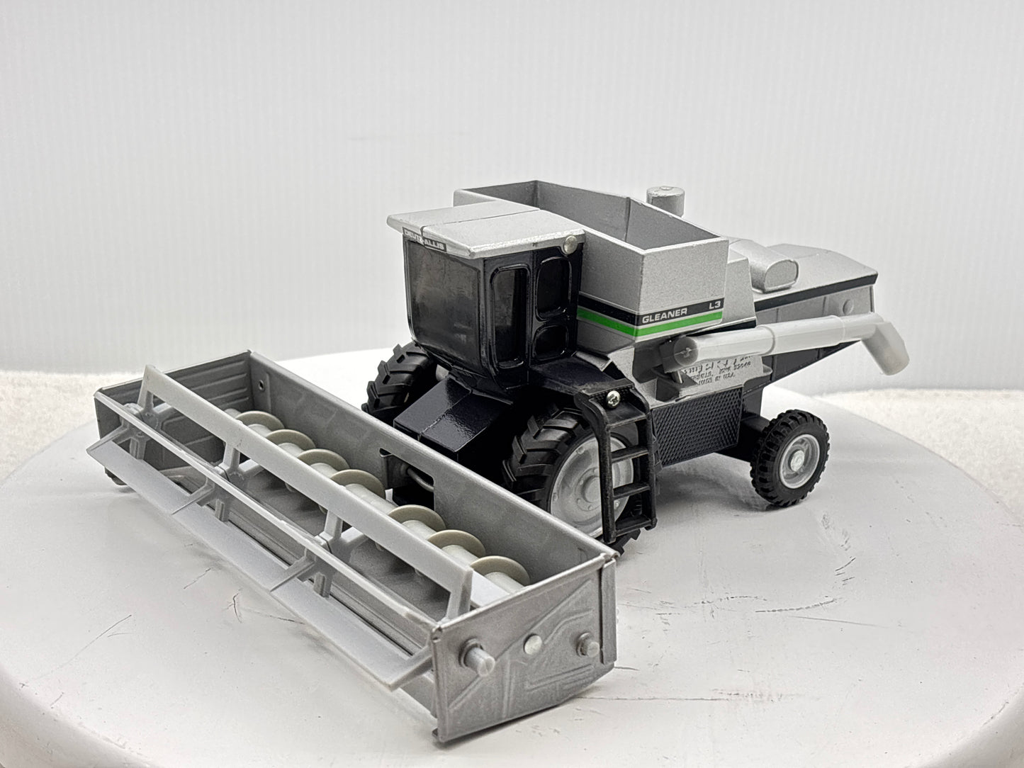 1/32 Duetz-Allis Gleaner L3 Green Stripe