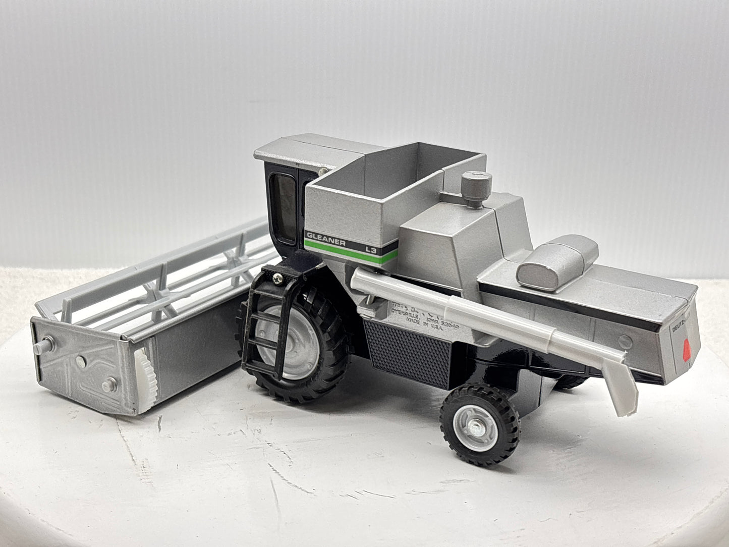 1/32 Duetz-Allis Gleaner L3 Green Stripe