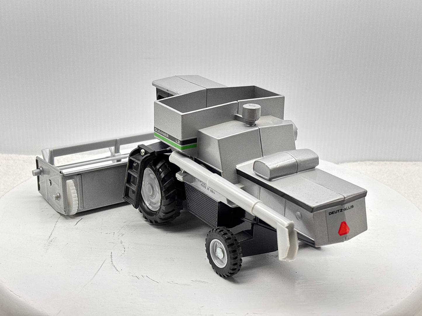 1/32 Duetz-Allis Gleaner L3 Green Stripe