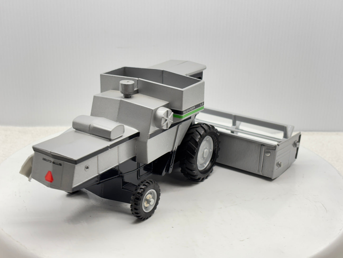 1/32 Duetz-Allis Gleaner L3 Green Stripe
