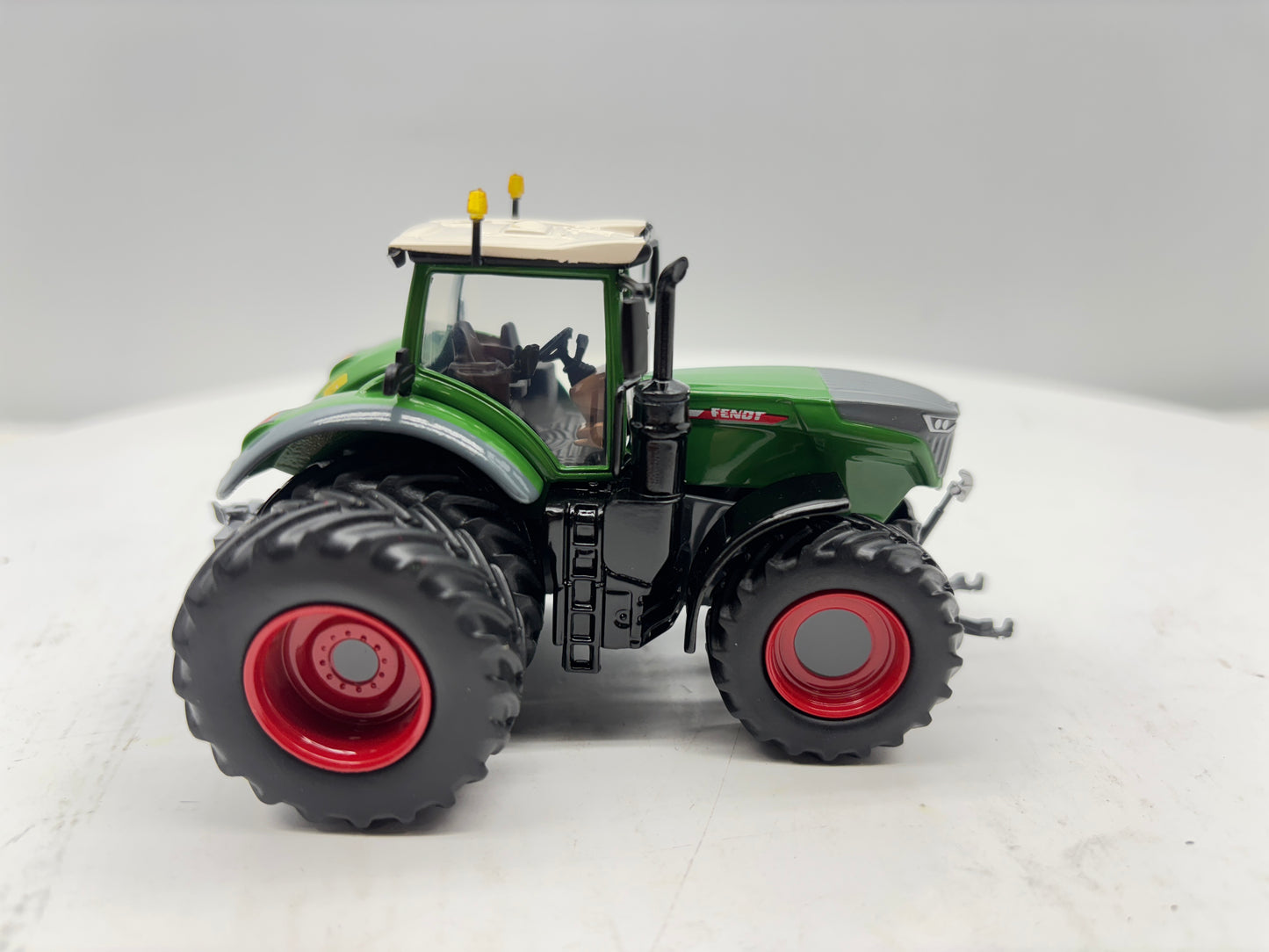 1/64 Fendt 1042 Rear Duals