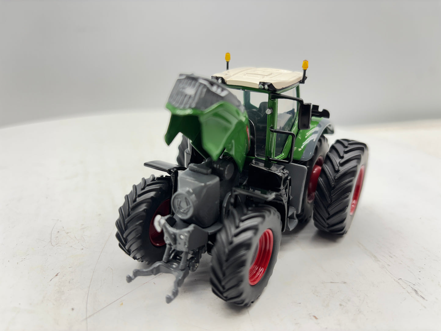 1/64 Fendt 1042 Rear Duals