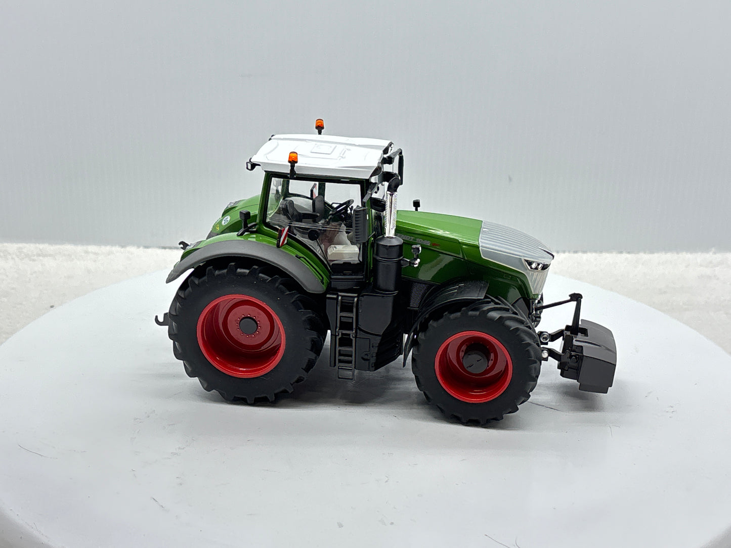1/32 Fendt 1046 Vario Chrom