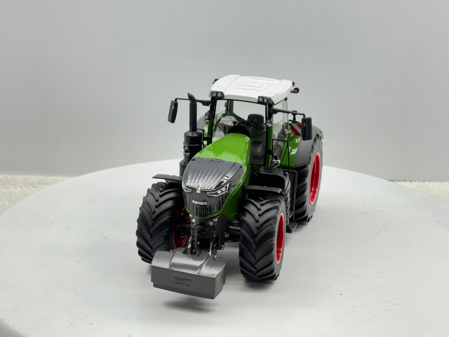 1/32 Fendt 1050 Vario