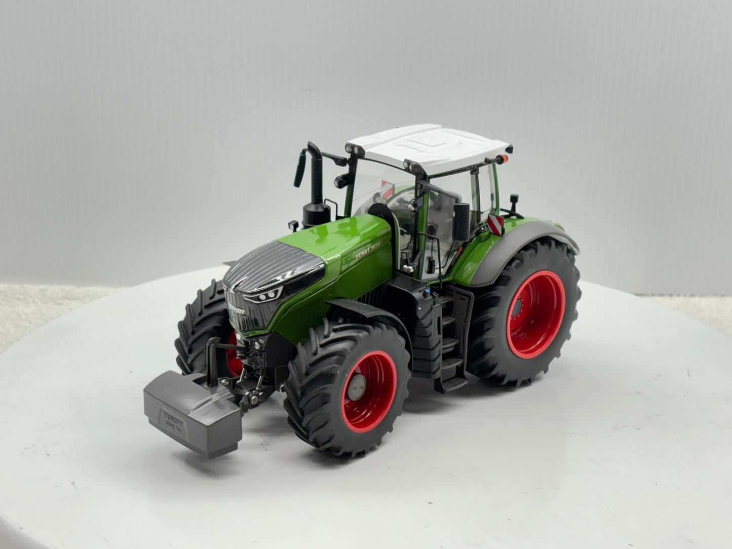 1/32 Fendt 1050 Vario