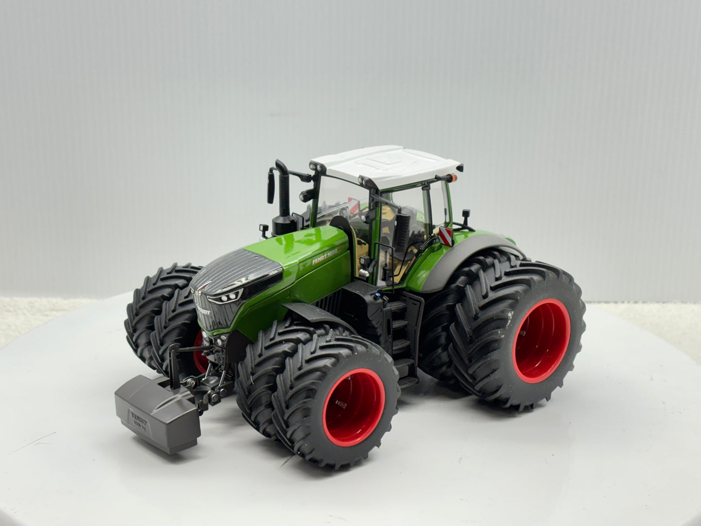 1/32 Fendt 1050 Vario Duals