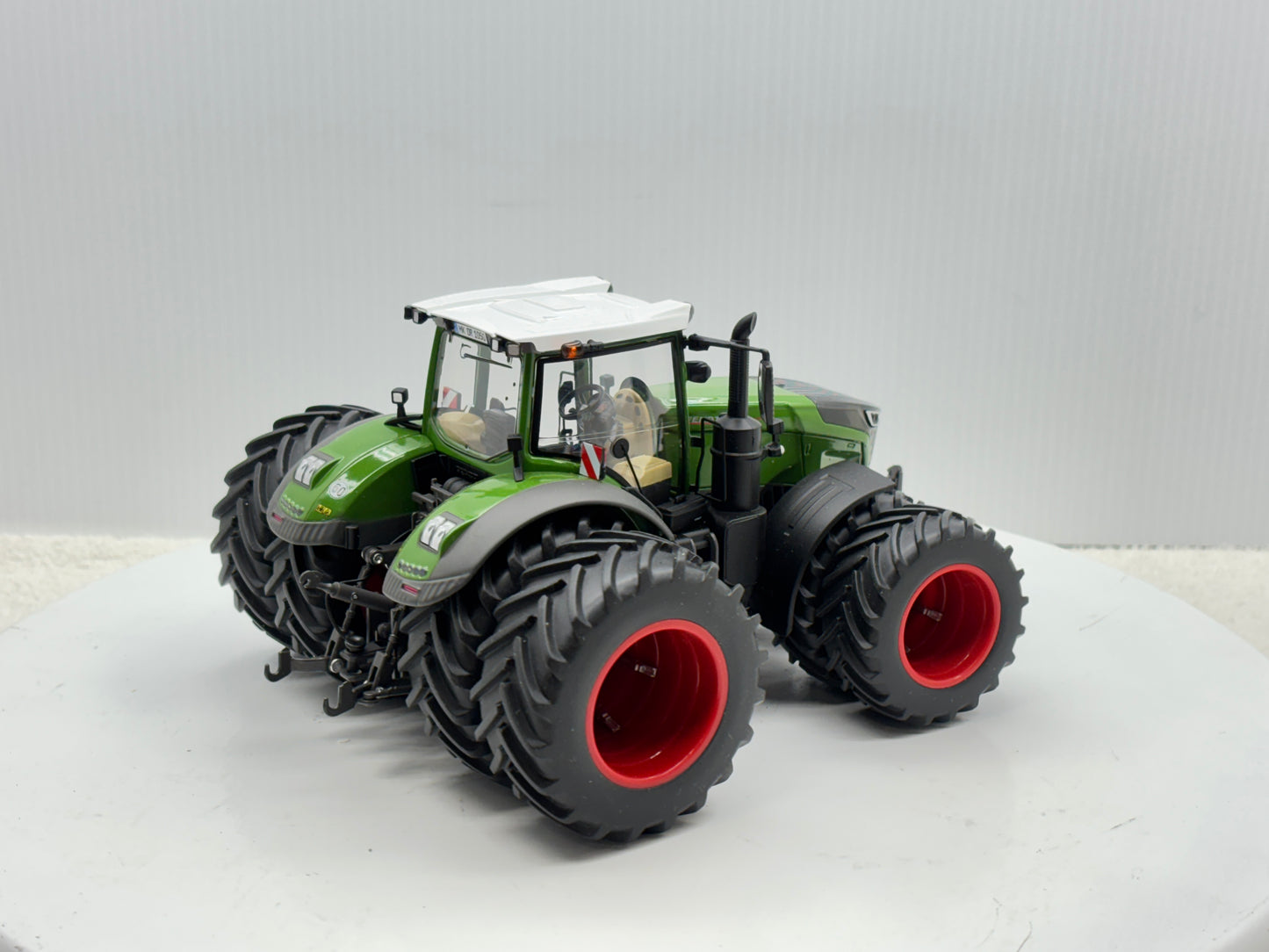 1/32 Fendt 1050 Vario Duals