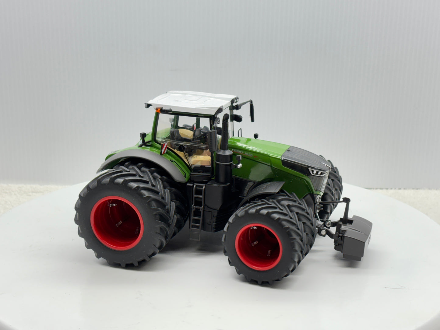 1/32 Fendt 1050 Vario Duals