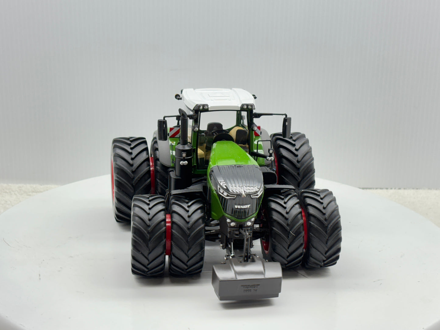 1/32 Fendt 1050 Vario Duals