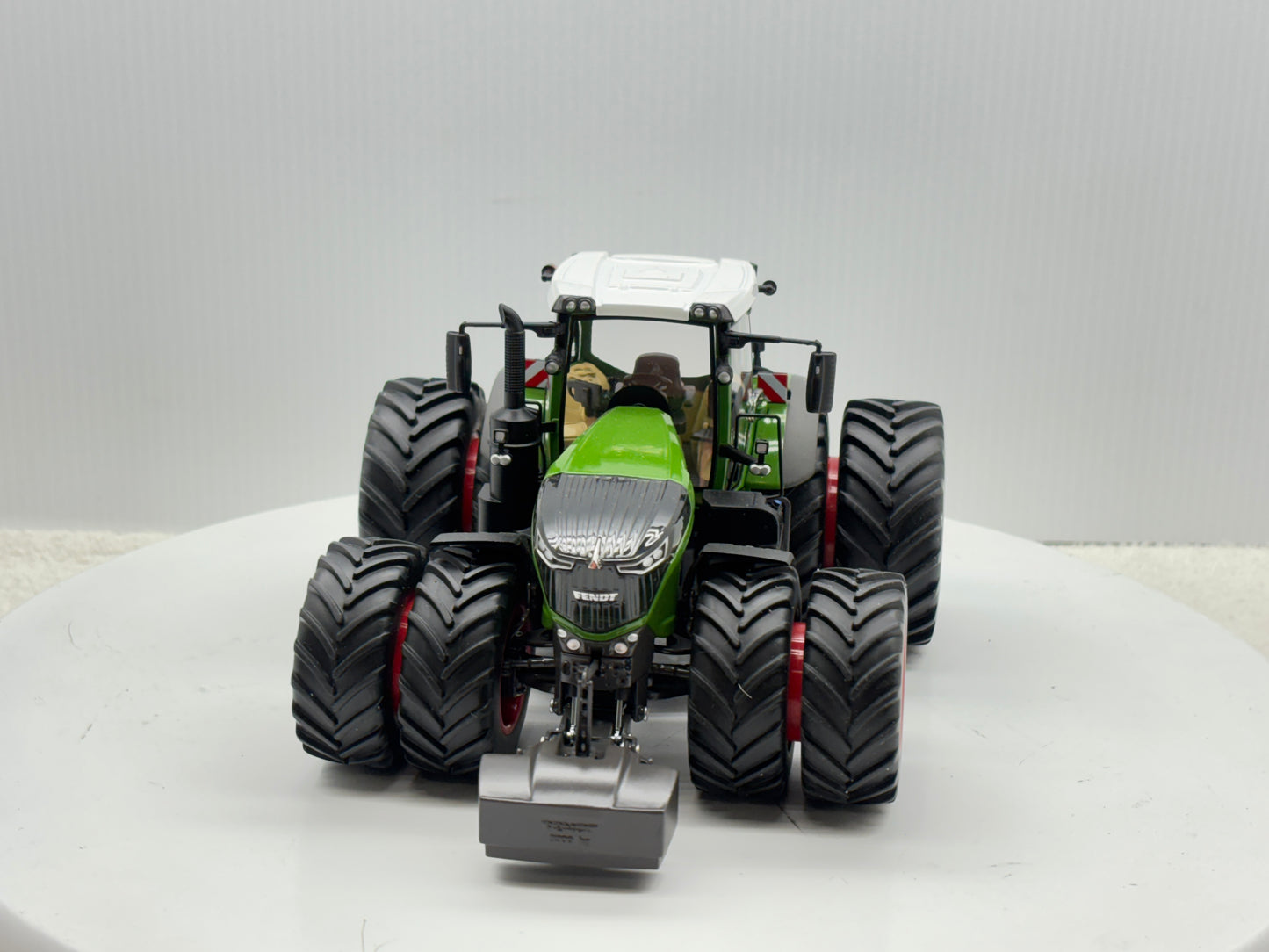 1/32 Fendt 1050 Vario Duals