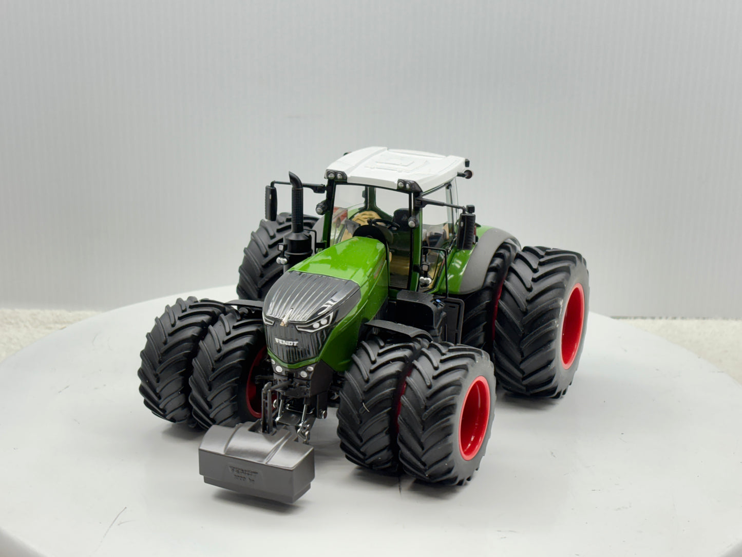 1/32 Fendt 1050 Vario Duals