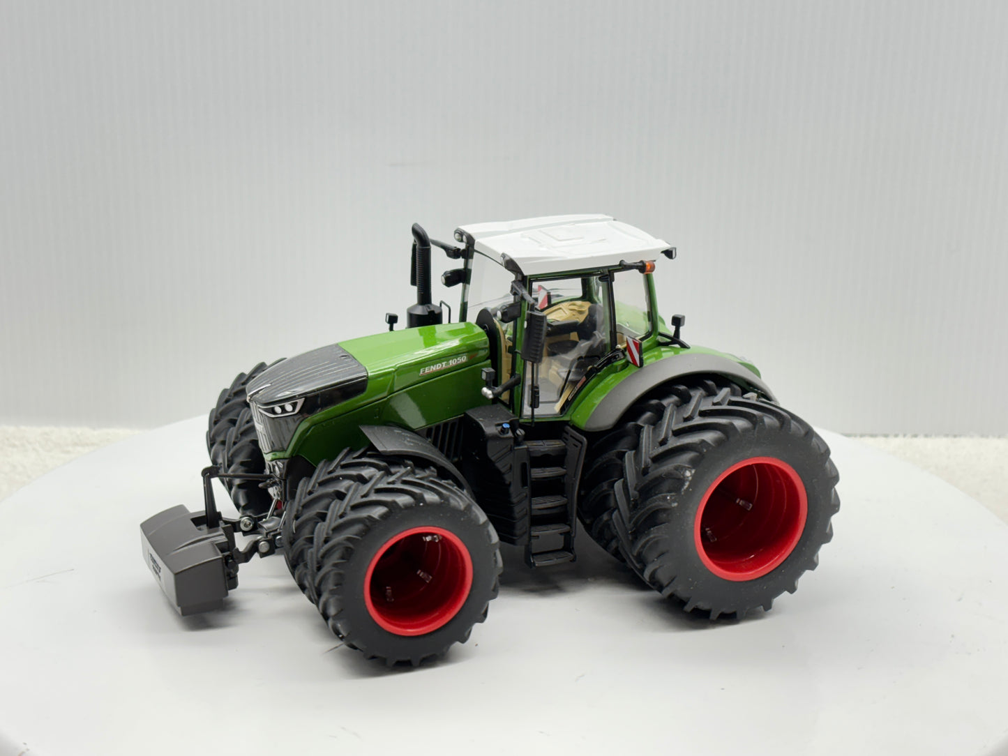 1/32 Fendt 1050 Vario Duals