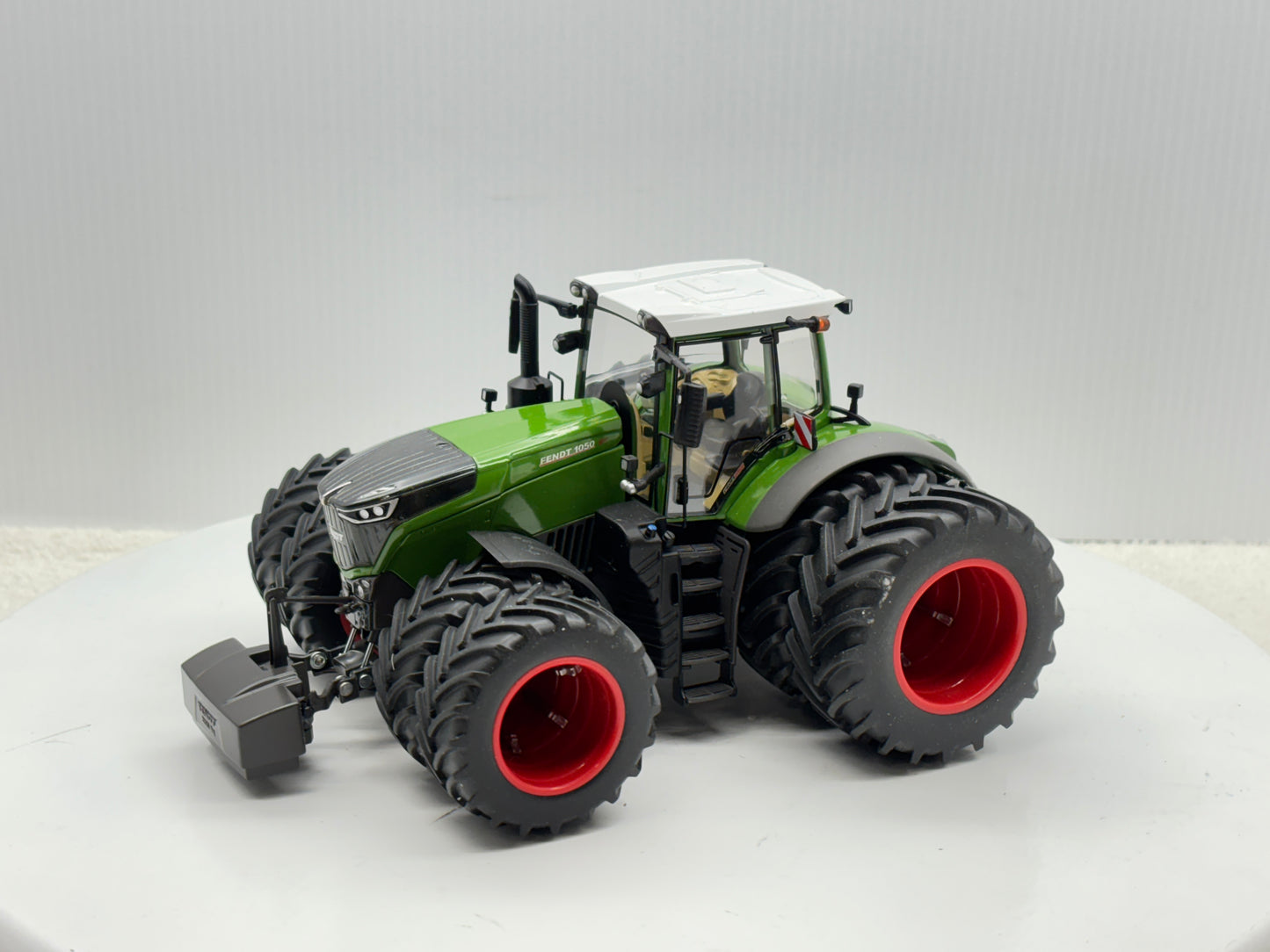 1/32 Fendt 1050 Vario Duals