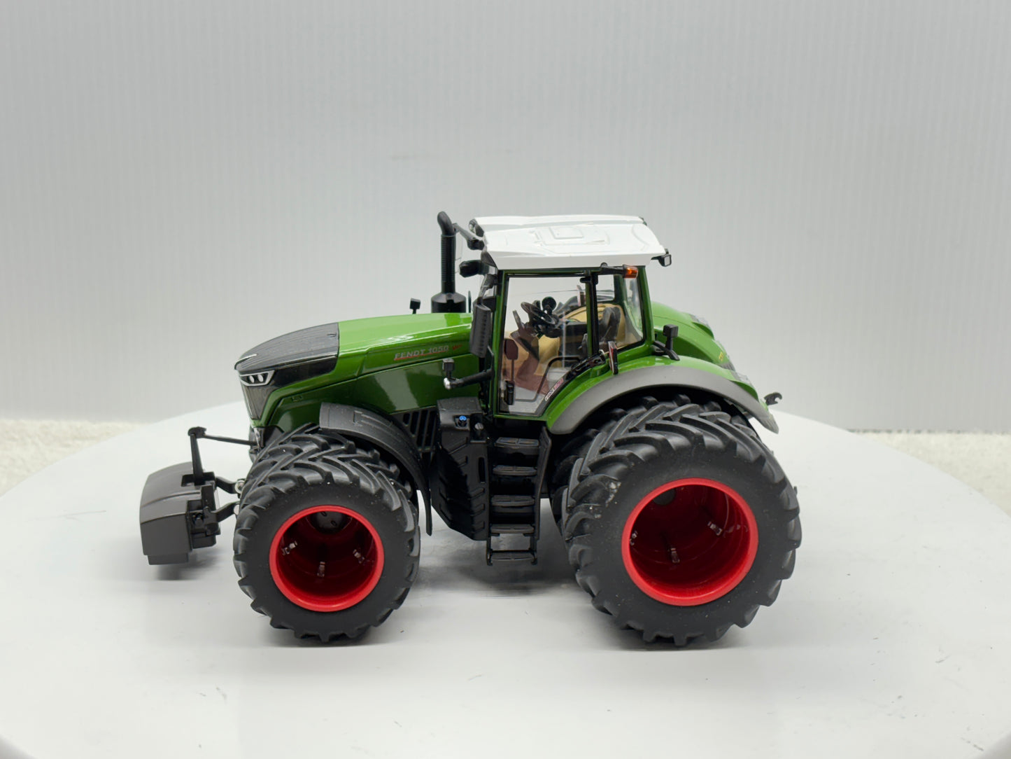 1/32 Fendt 1050 Vario Duals