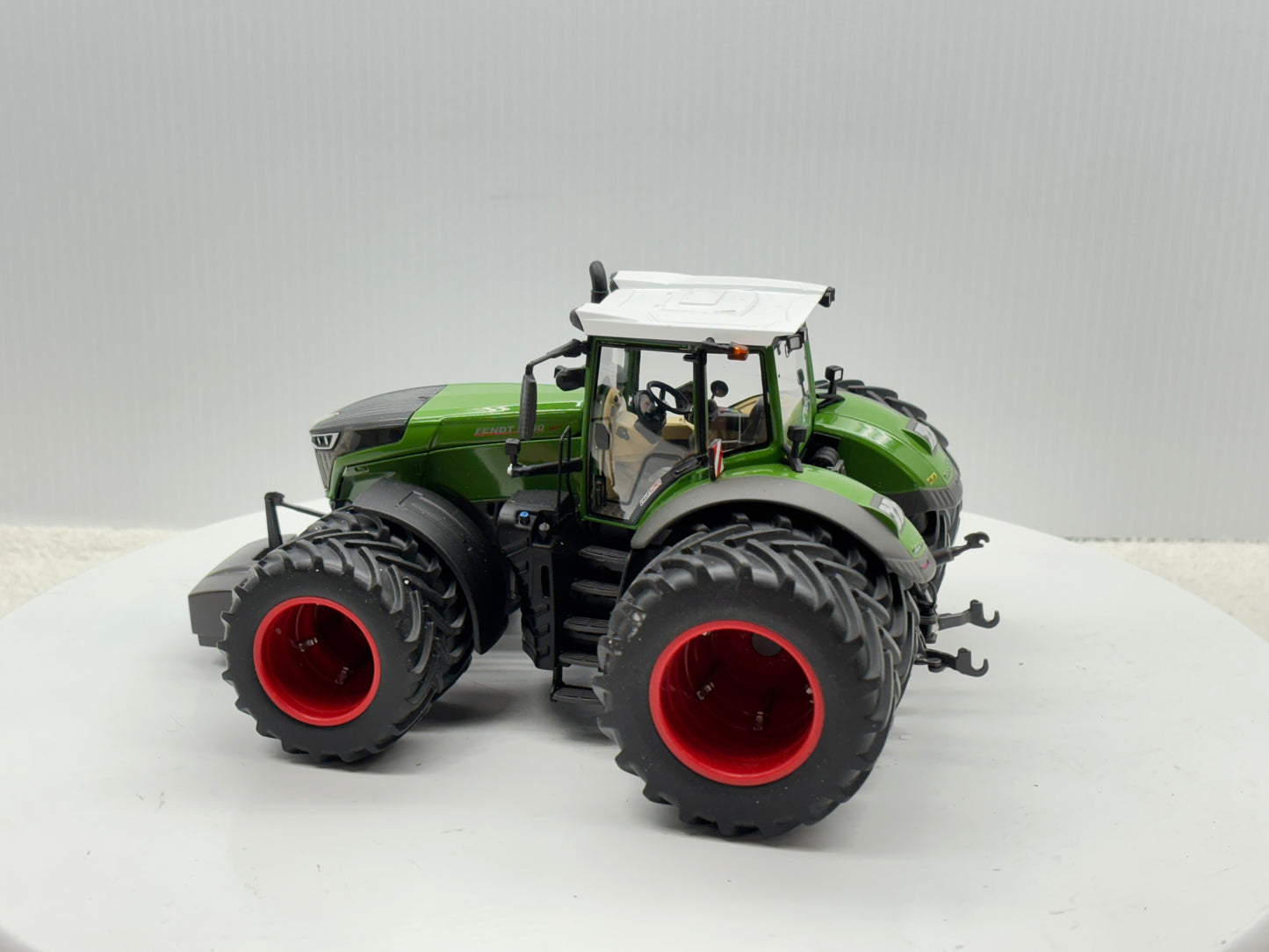 1/32 Fendt 1050 Vario Duals