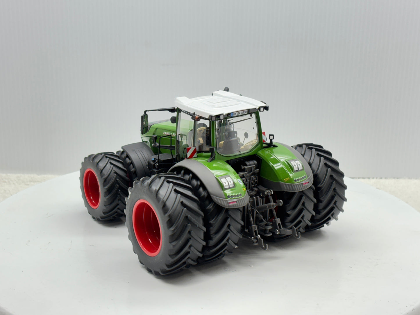 1/32 Fendt 1050 Vario Duals