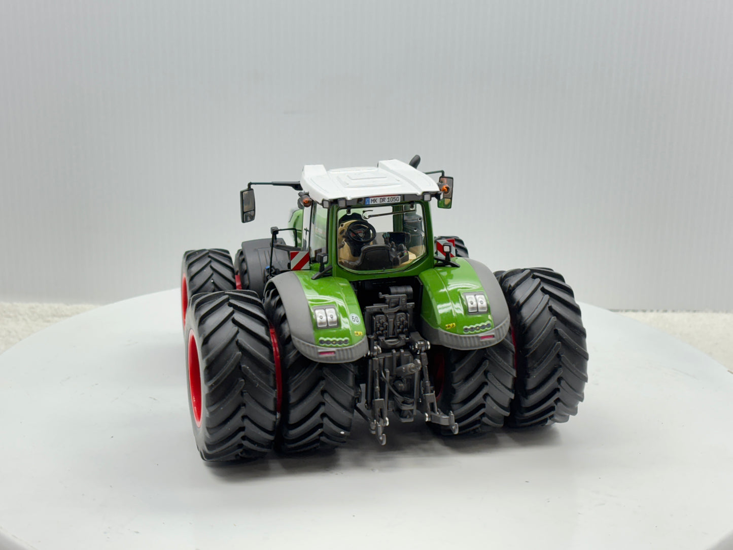 1/32 Fendt 1050 Vario Duals