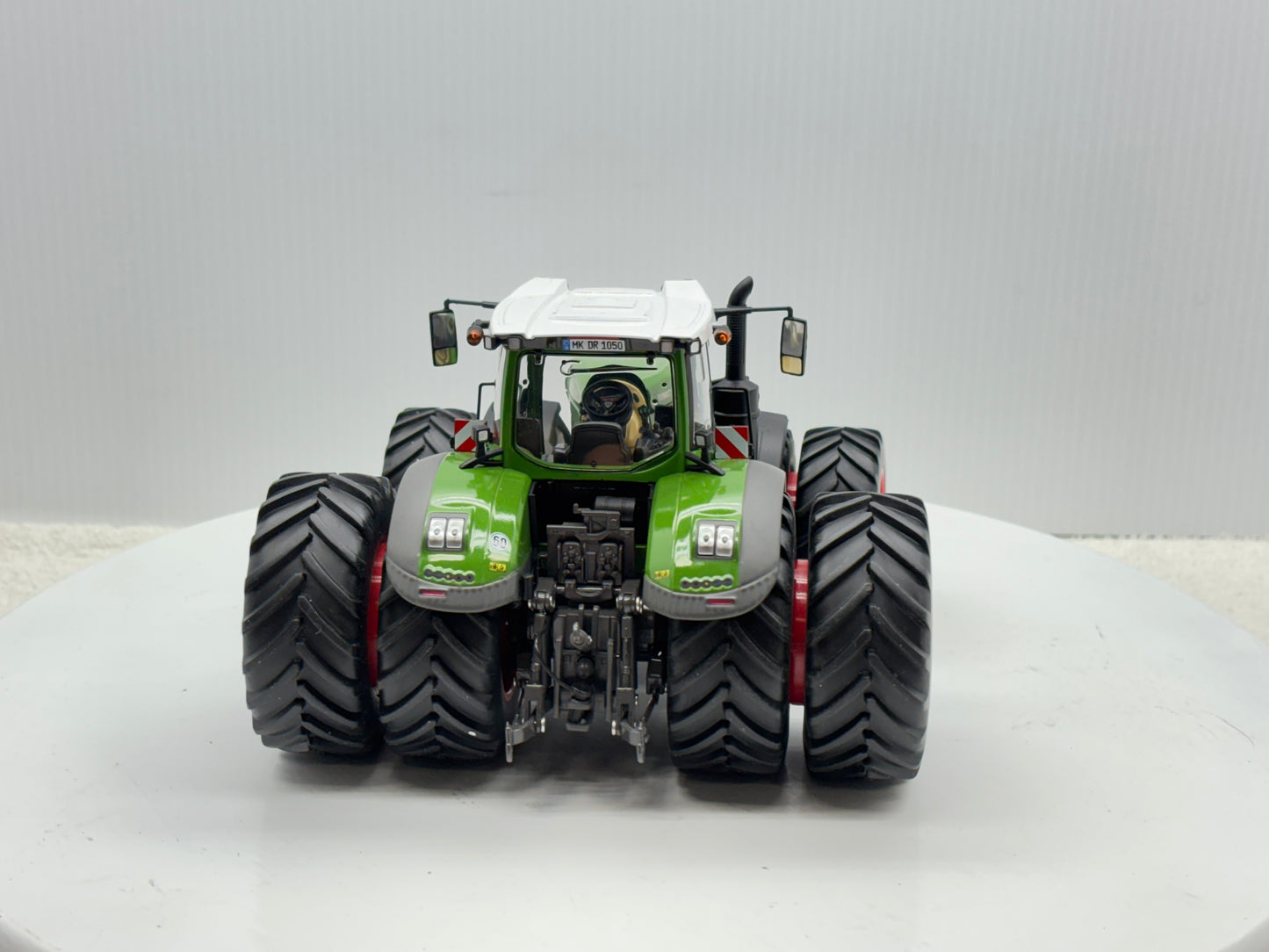 1/32 Fendt 1050 Vario Duals