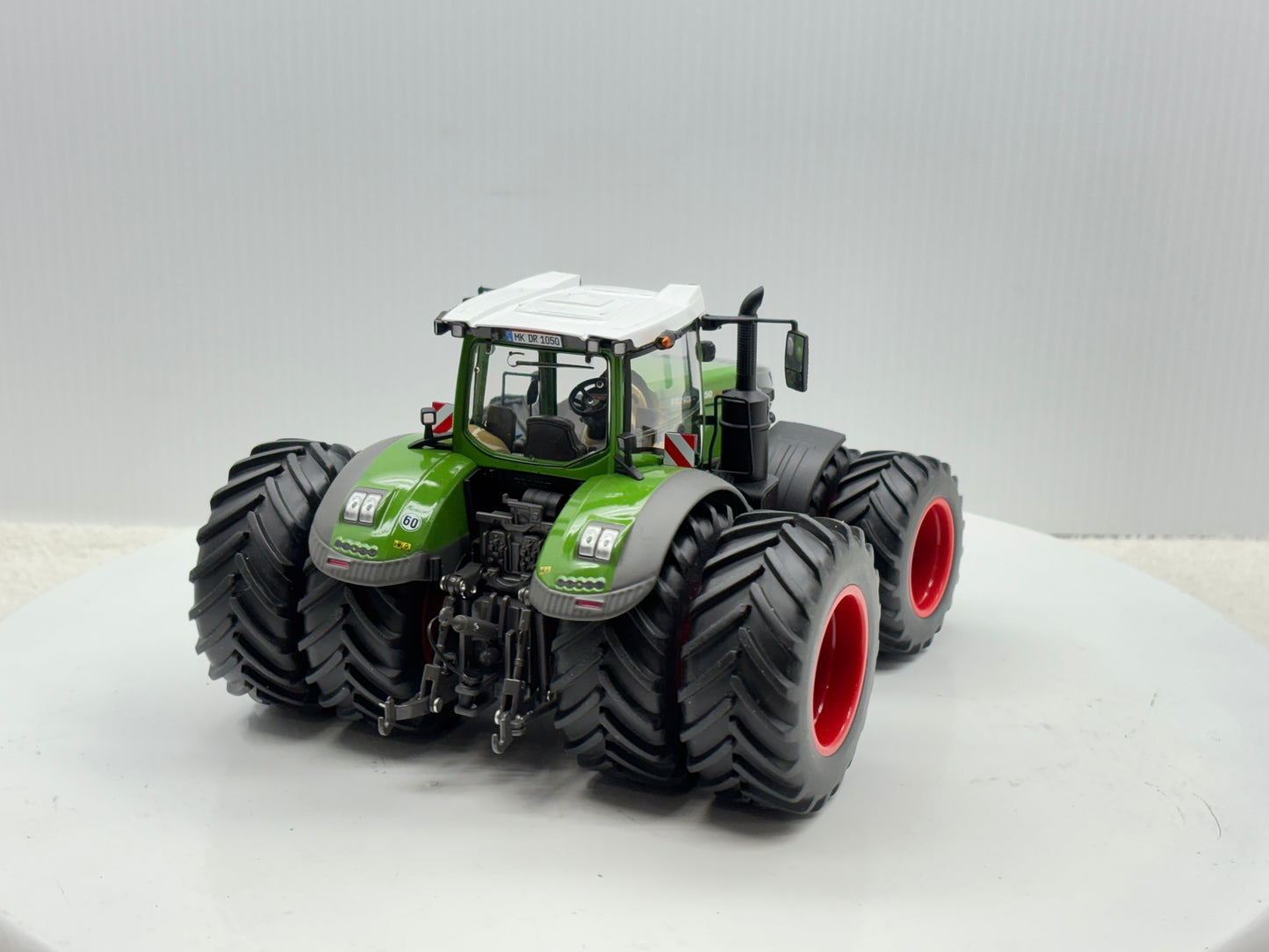 1/32 Fendt 1050 Vario Duals