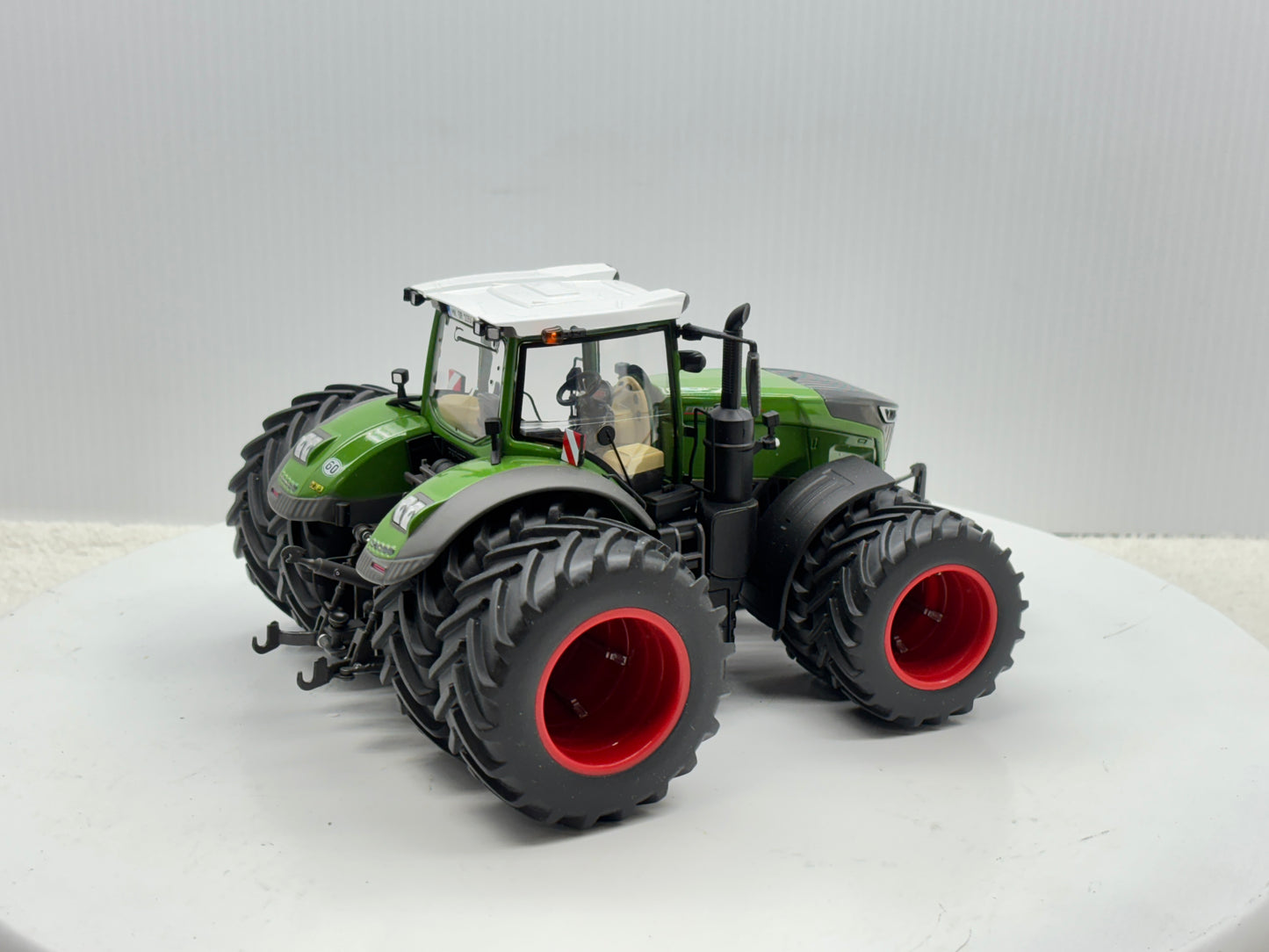 1/32 Fendt 1050 Vario Duals