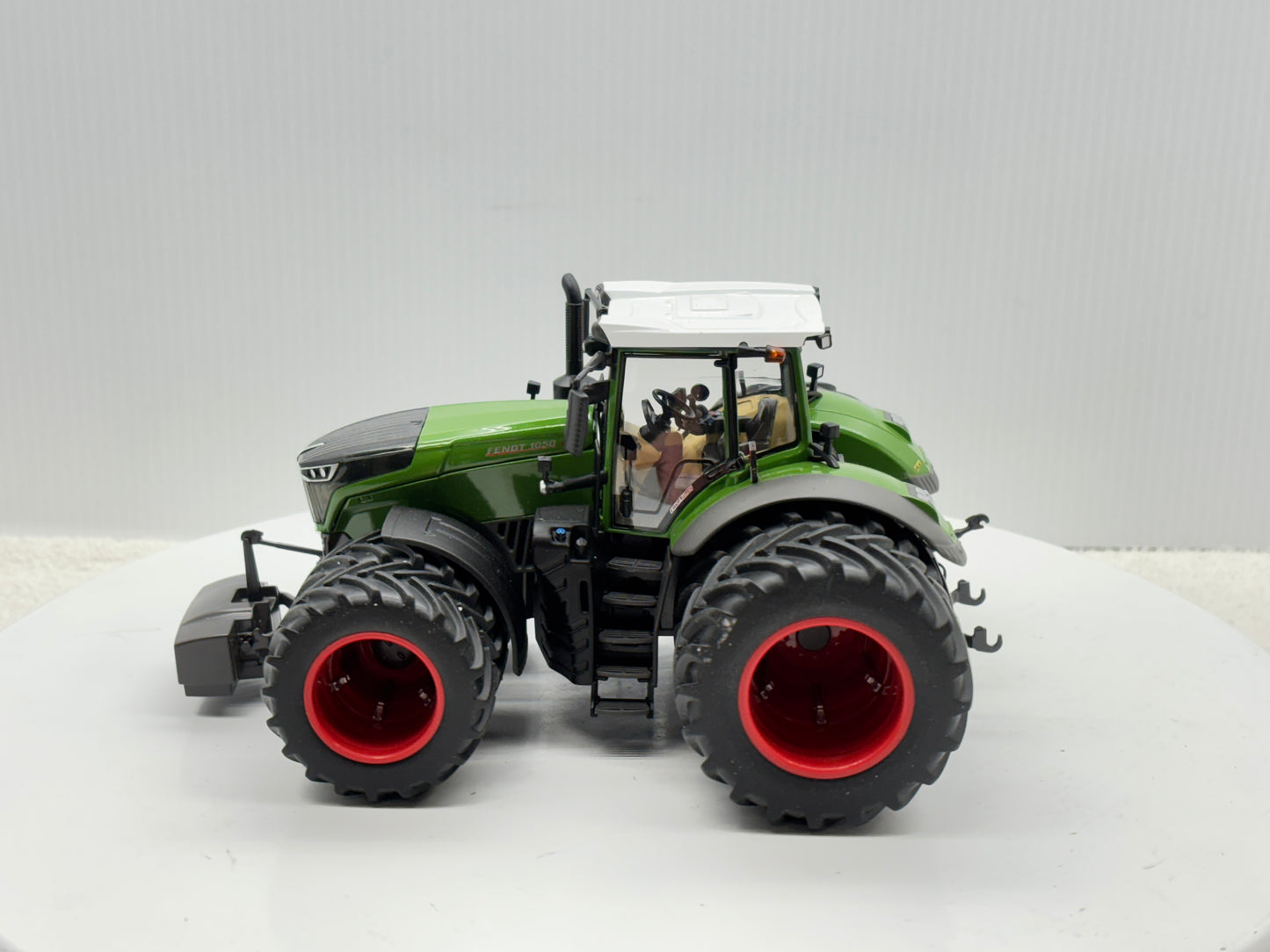 1/32 Fendt 1050 Vario Duals