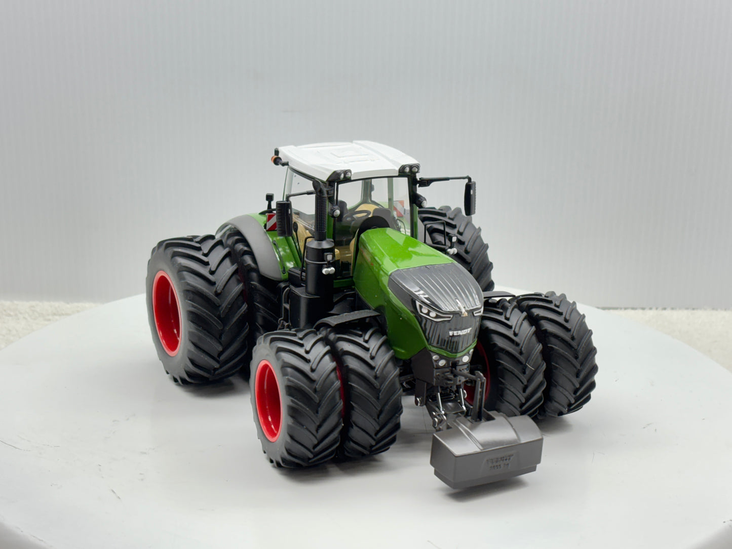 1/32 Fendt 1050 Vario Duals
