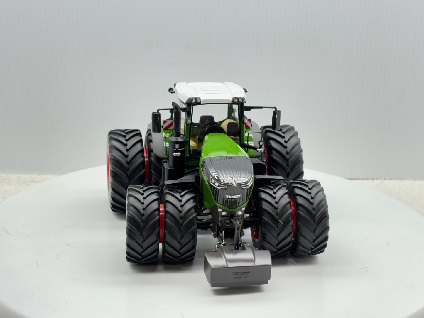 1/32 Fendt 1050 Vario Duals