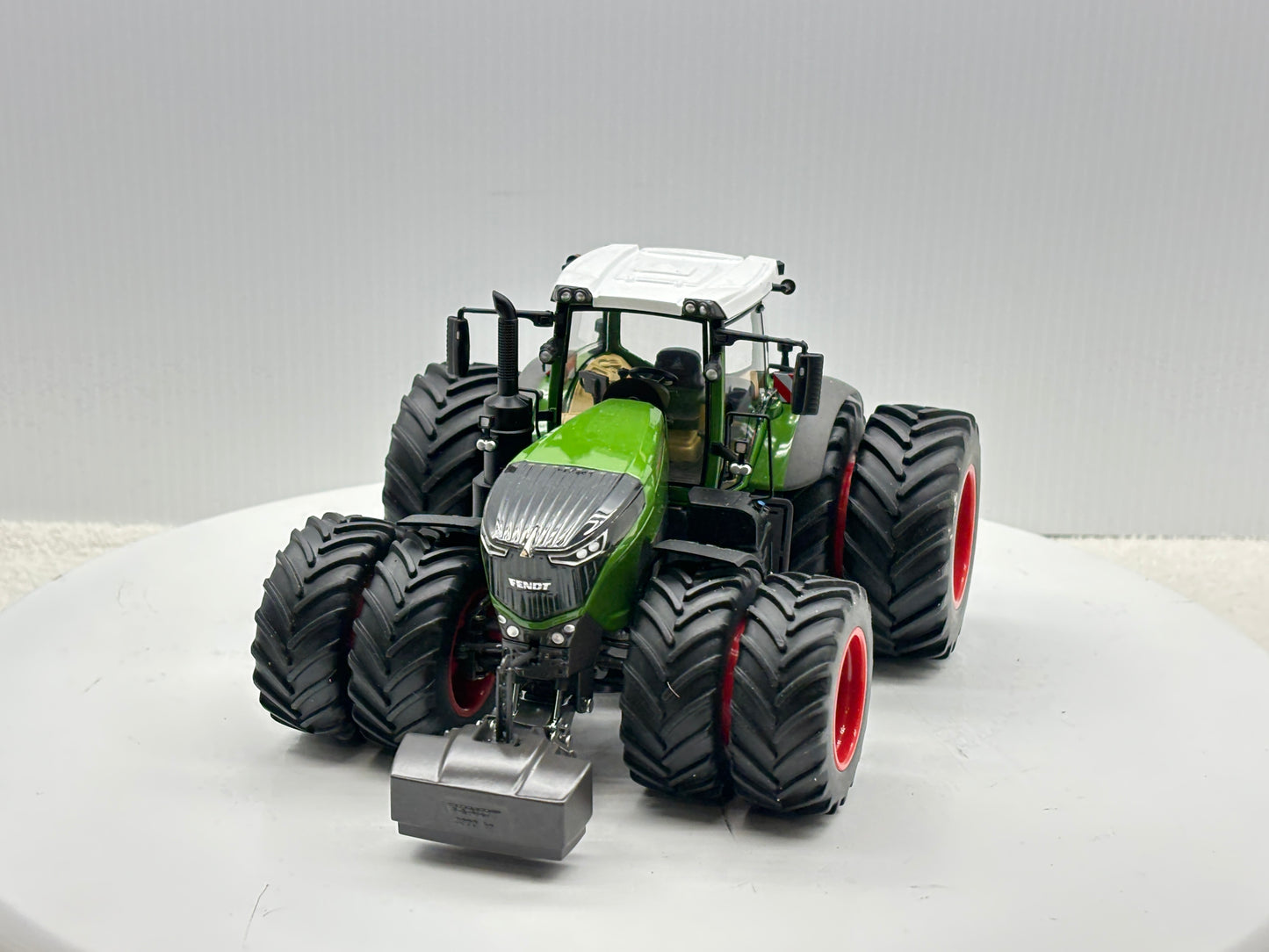 1/32 Fendt 1050 Vario Duals