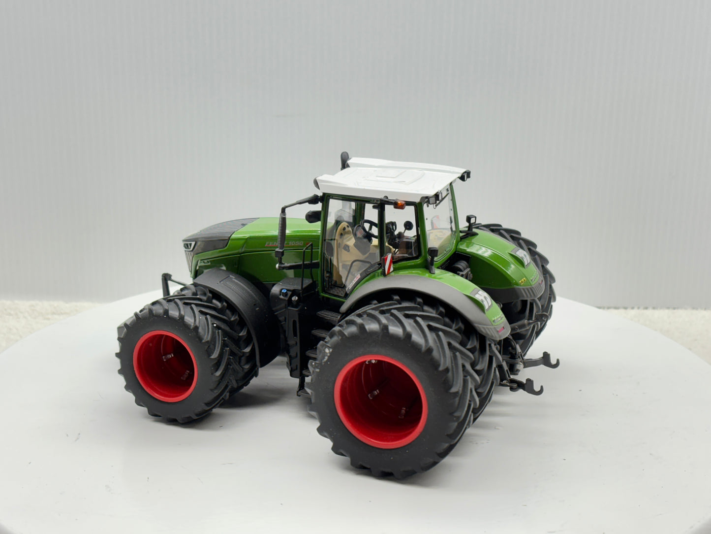 1/32 Fendt 1050 Vario Duals