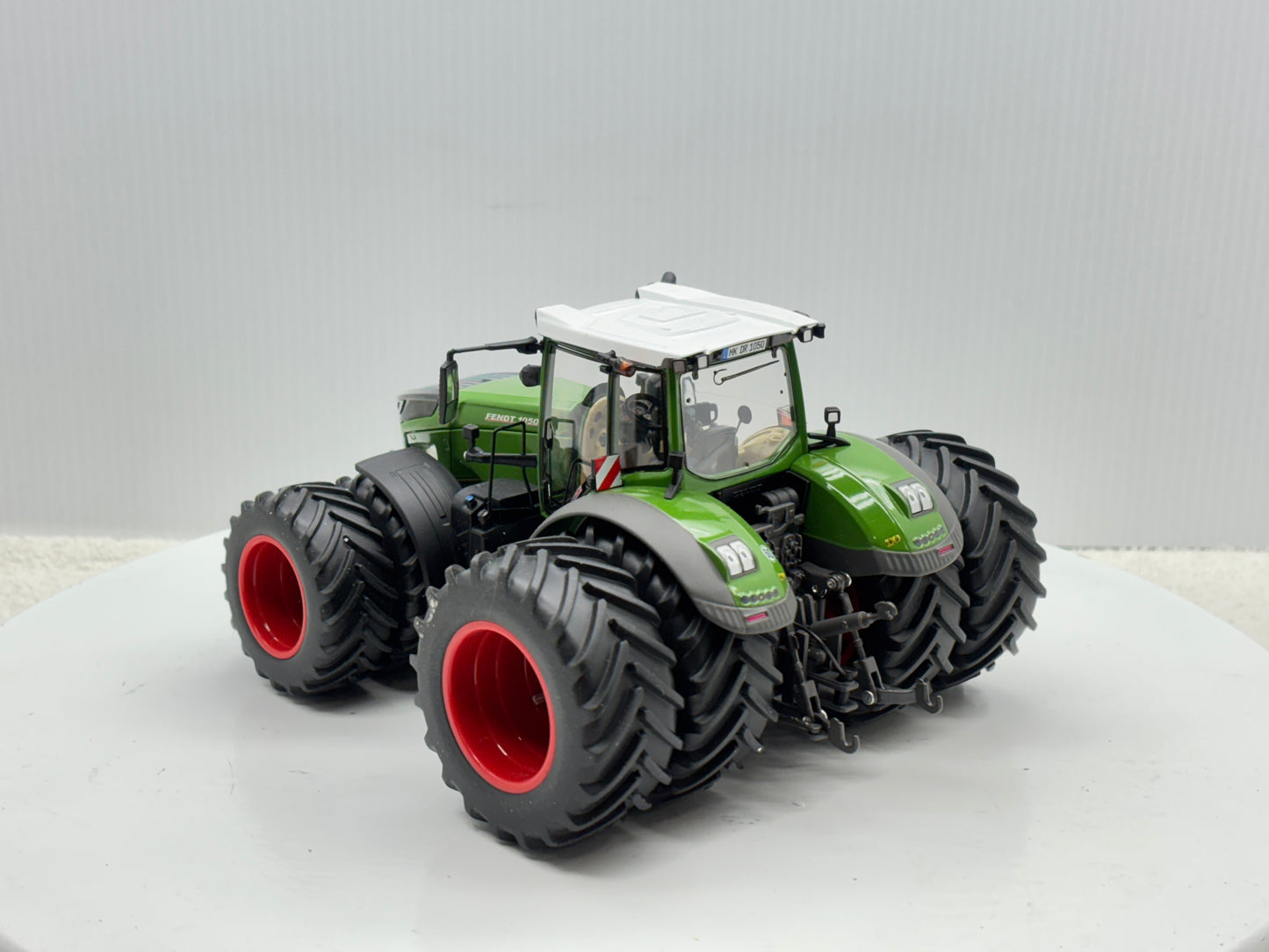 1/32 Fendt 1050 Vario Duals