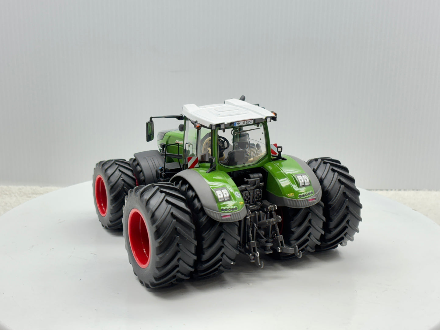 1/32 Fendt 1050 Vario Duals