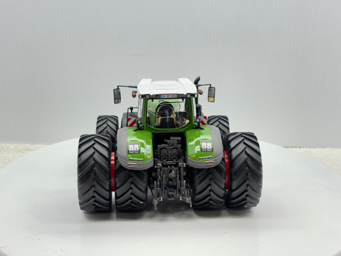 1/32 Fendt 1050 Vario Duals