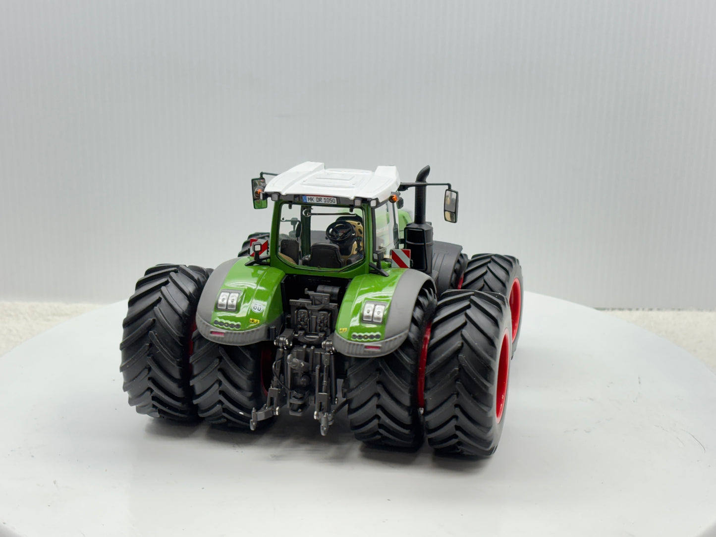 1/32 Fendt 1050 Vario Duals
