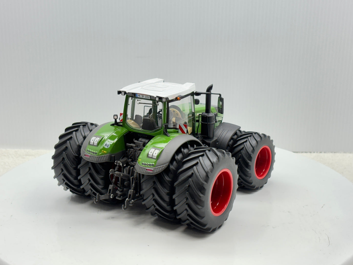 1/32 Fendt 1050 Vario Duals