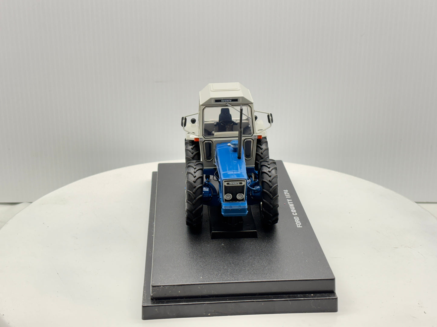 1/32 Ford 1174 County