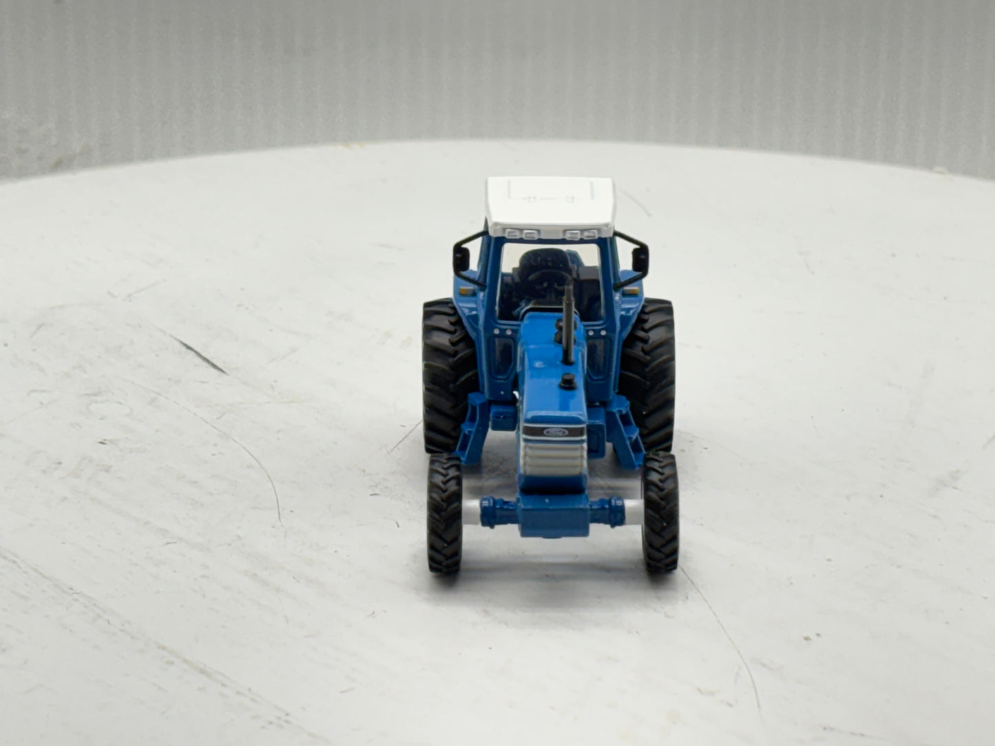 1/64 Ford 8830 2wd